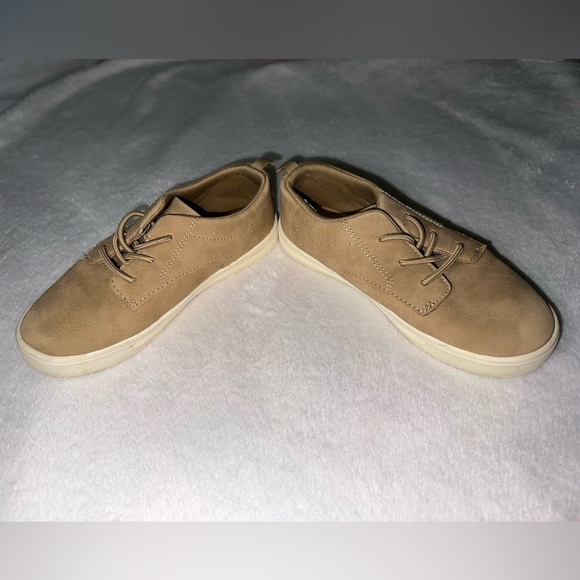 Oshkosh tan color boy shoes :)
Good condition! - Picture 3 of 4